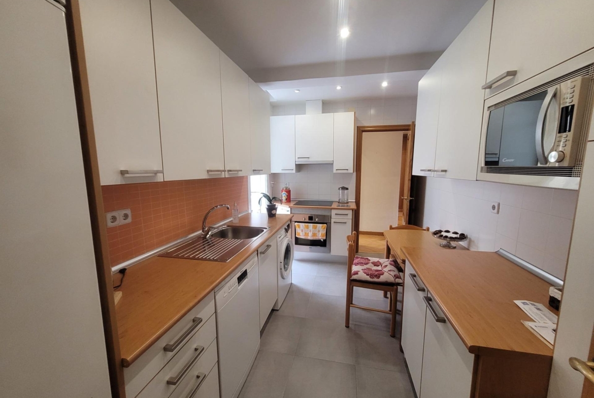 Piso en Venta con 4 habitaciones, 1 baño + aseo, trastero en Av. Virgen del Puerto junto a Madrid Rio