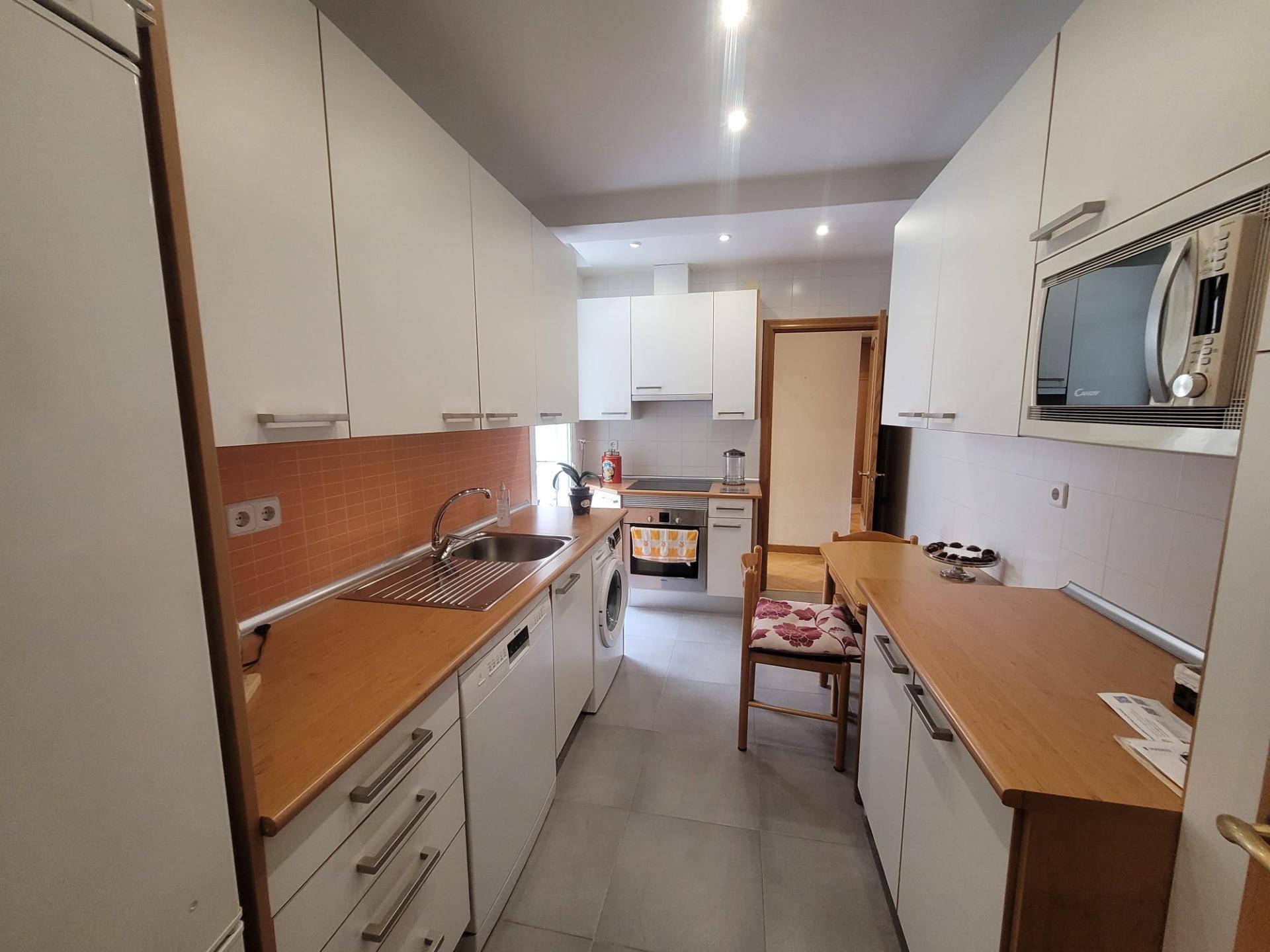 Piso en Venta con 4 habitaciones, 1 baño + aseo, trastero en Av. Virgen del Puerto junto a Madrid Rio