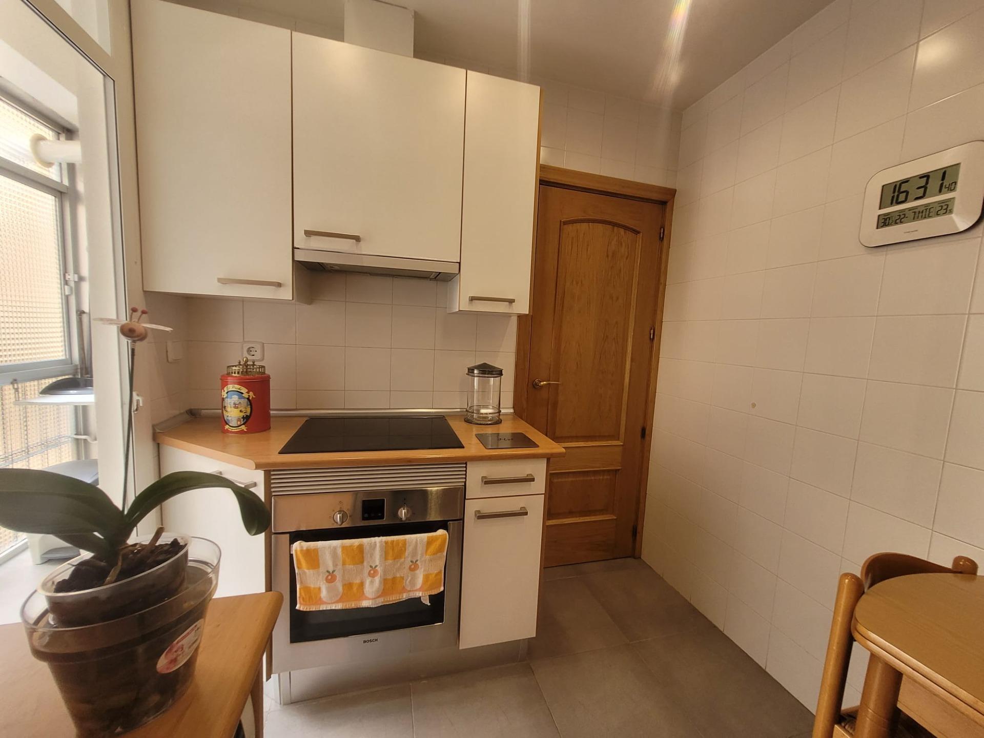 Piso en Venta con 4 habitaciones, 1 baño + aseo, trastero en Av. Virgen del Puerto junto a Madrid Rio