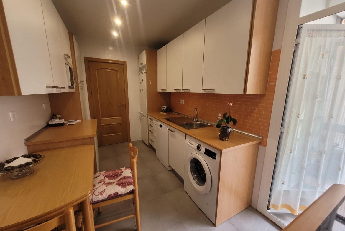 Piso en Venta con 4 habitaciones, 1 baño + aseo, trastero en Av. Virgen del Puerto junto a Madrid Rio