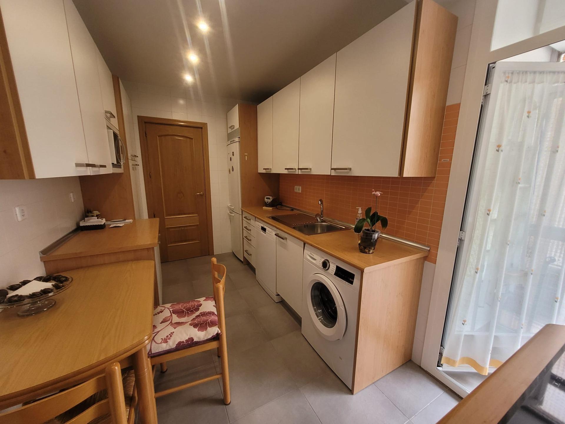 Piso en Venta con 4 habitaciones, 1 baño + aseo, trastero en Av. Virgen del Puerto junto a Madrid Rio