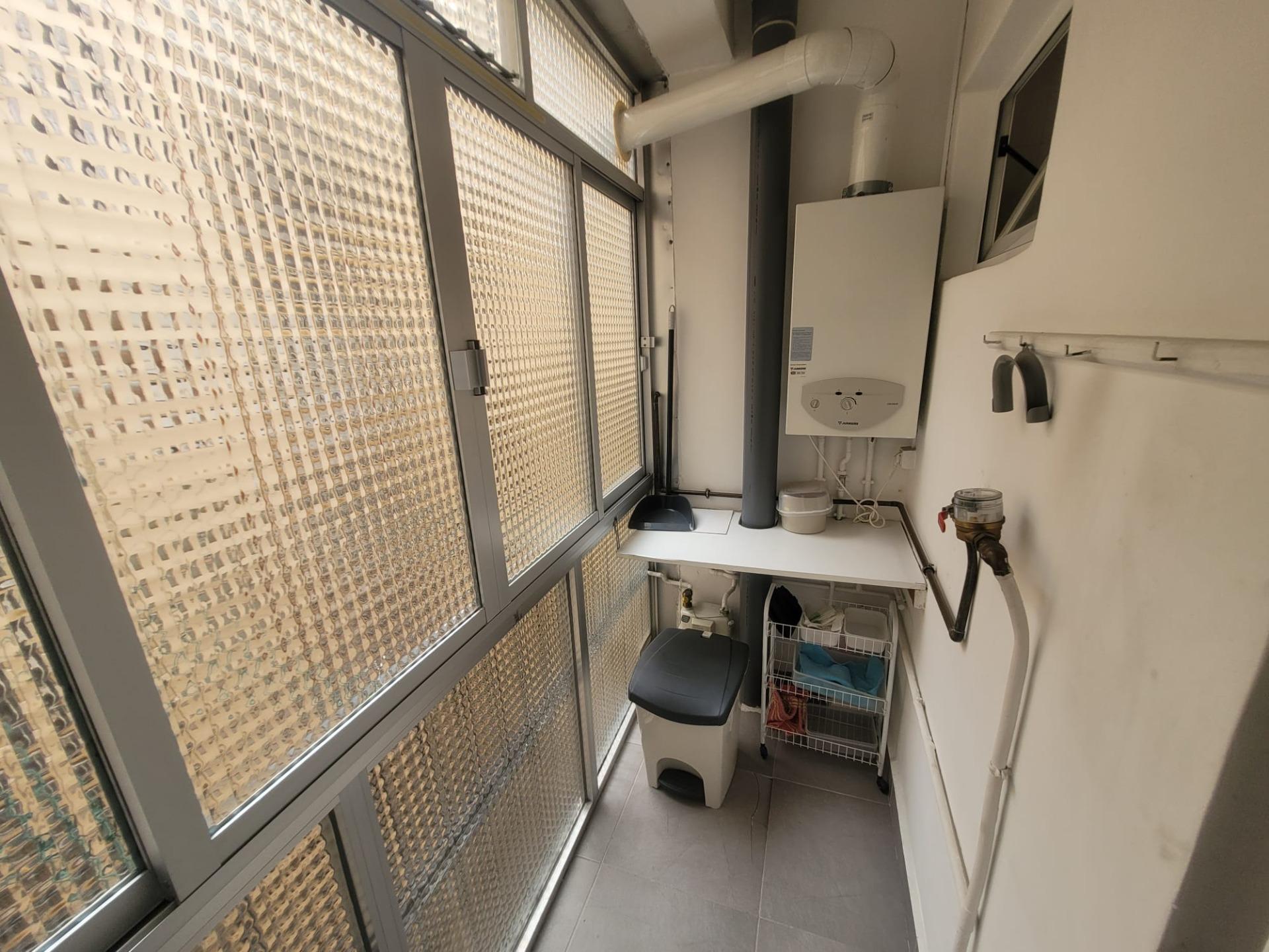 Piso en Venta con 4 habitaciones, 1 baño + aseo, trastero en Av. Virgen del Puerto junto a Madrid Rio