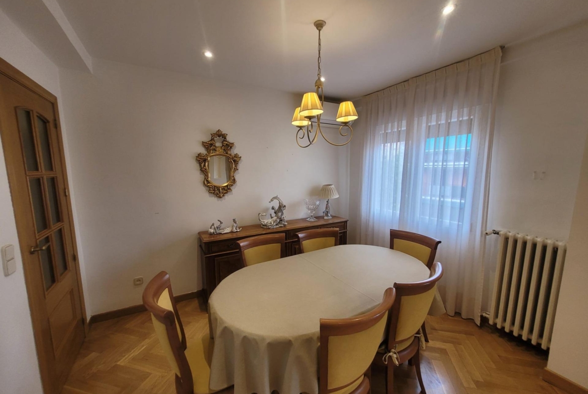 Piso en Venta con 4 habitaciones, 1 baño + aseo, trastero en Av. Virgen del Puerto junto a Madrid Rio
