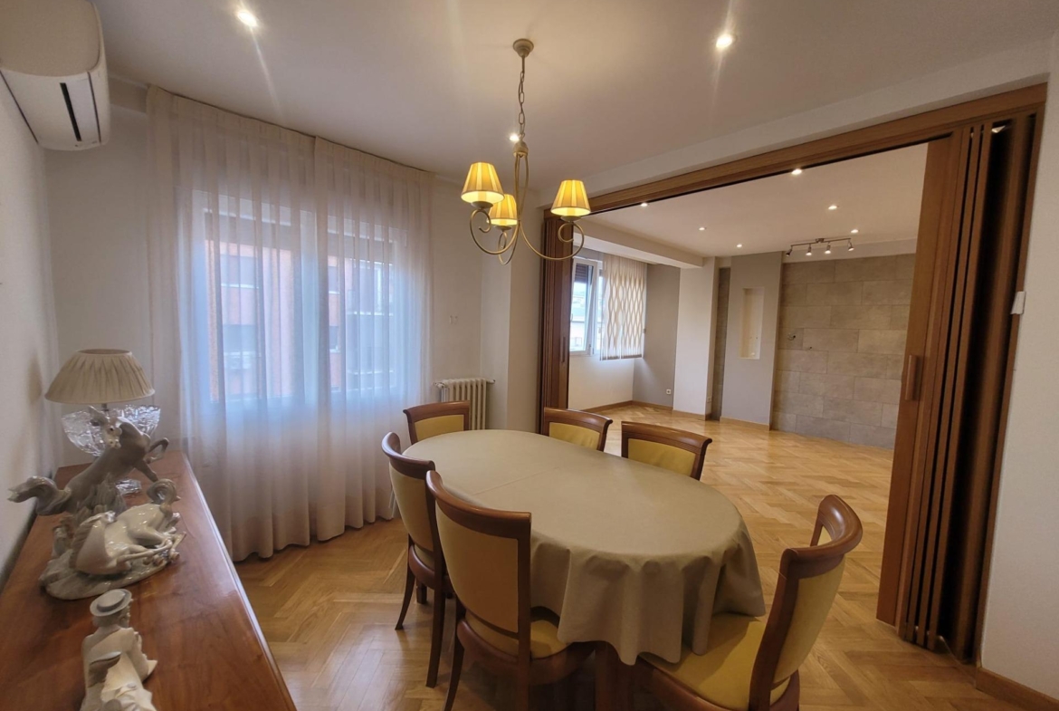 Piso en Venta con 4 habitaciones, 1 baño + aseo, trastero en Av. Virgen del Puerto junto a Madrid Rio