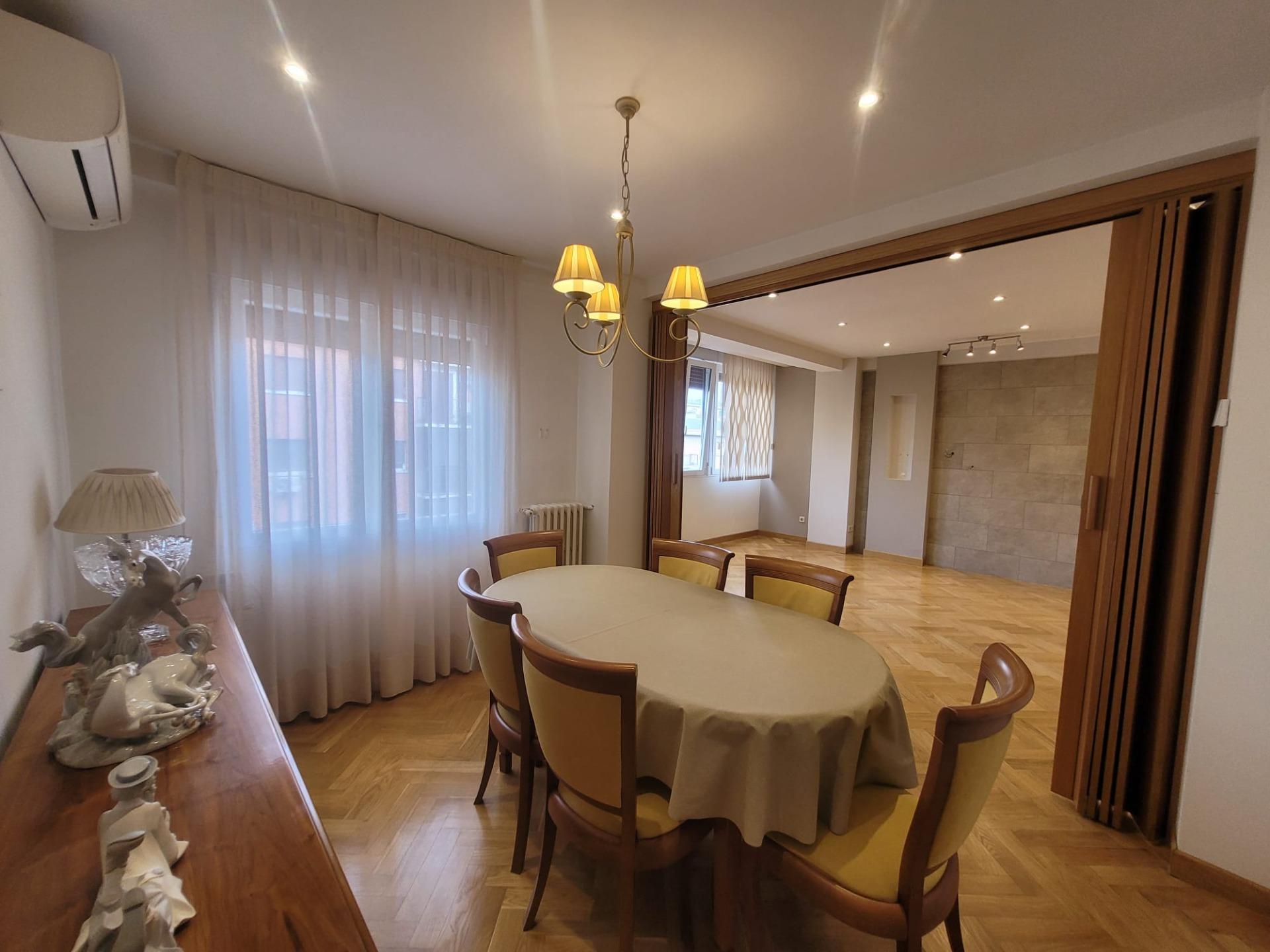 Piso en Venta con 4 habitaciones, 1 baño + aseo, trastero en Av. Virgen del Puerto junto a Madrid Rio