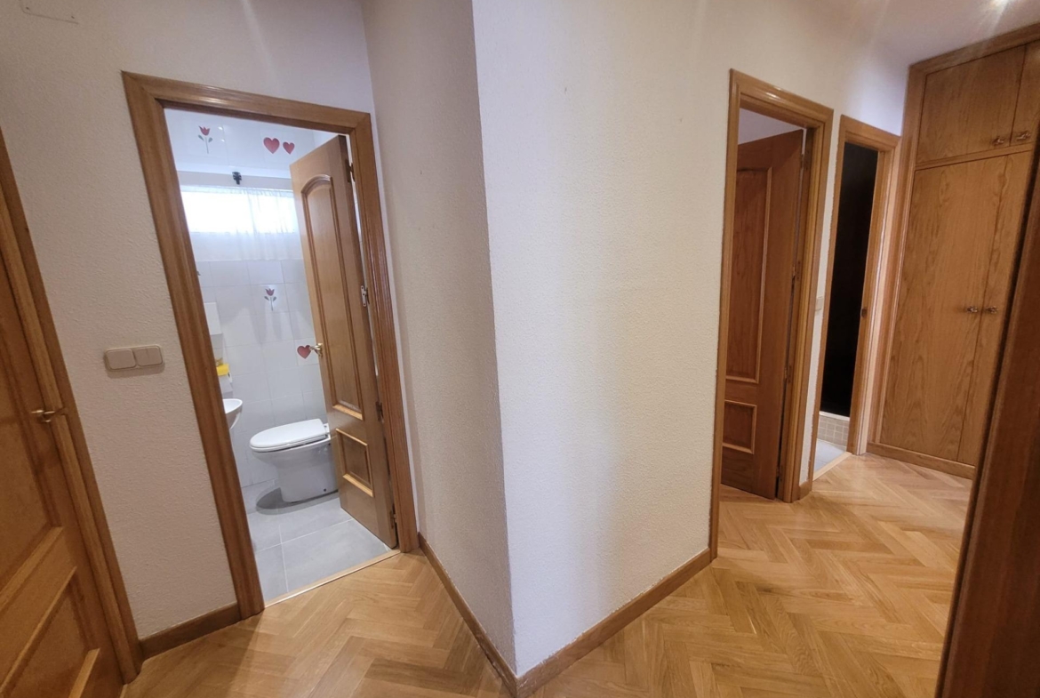 Piso en Venta con 4 habitaciones, 1 baño + aseo, trastero en Av. Virgen del Puerto junto a Madrid Rio