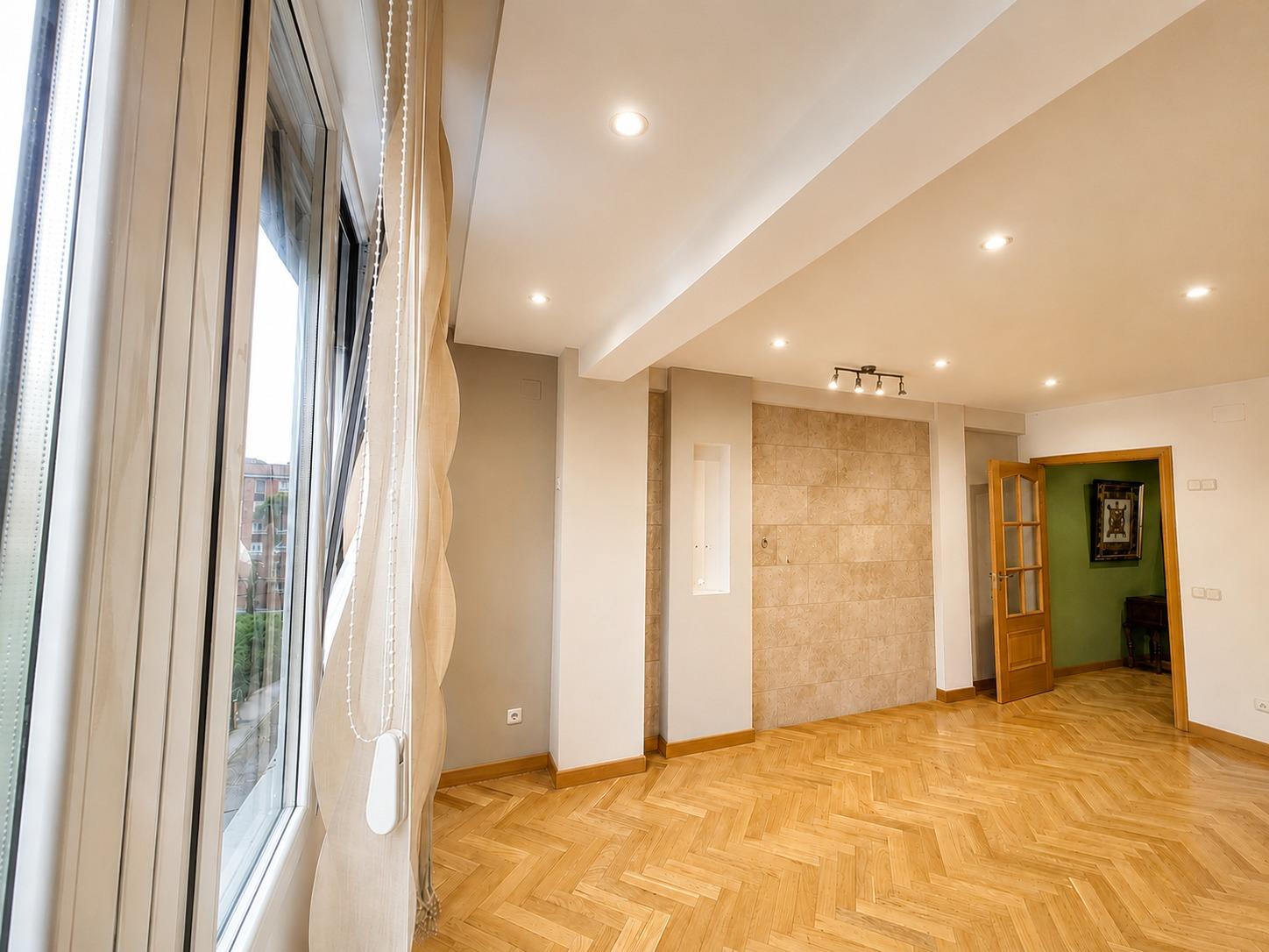 Piso en Venta con 4 habitaciones, 1 baño + aseo, trastero en Av. Virgen del Puerto junto a Madrid Rio