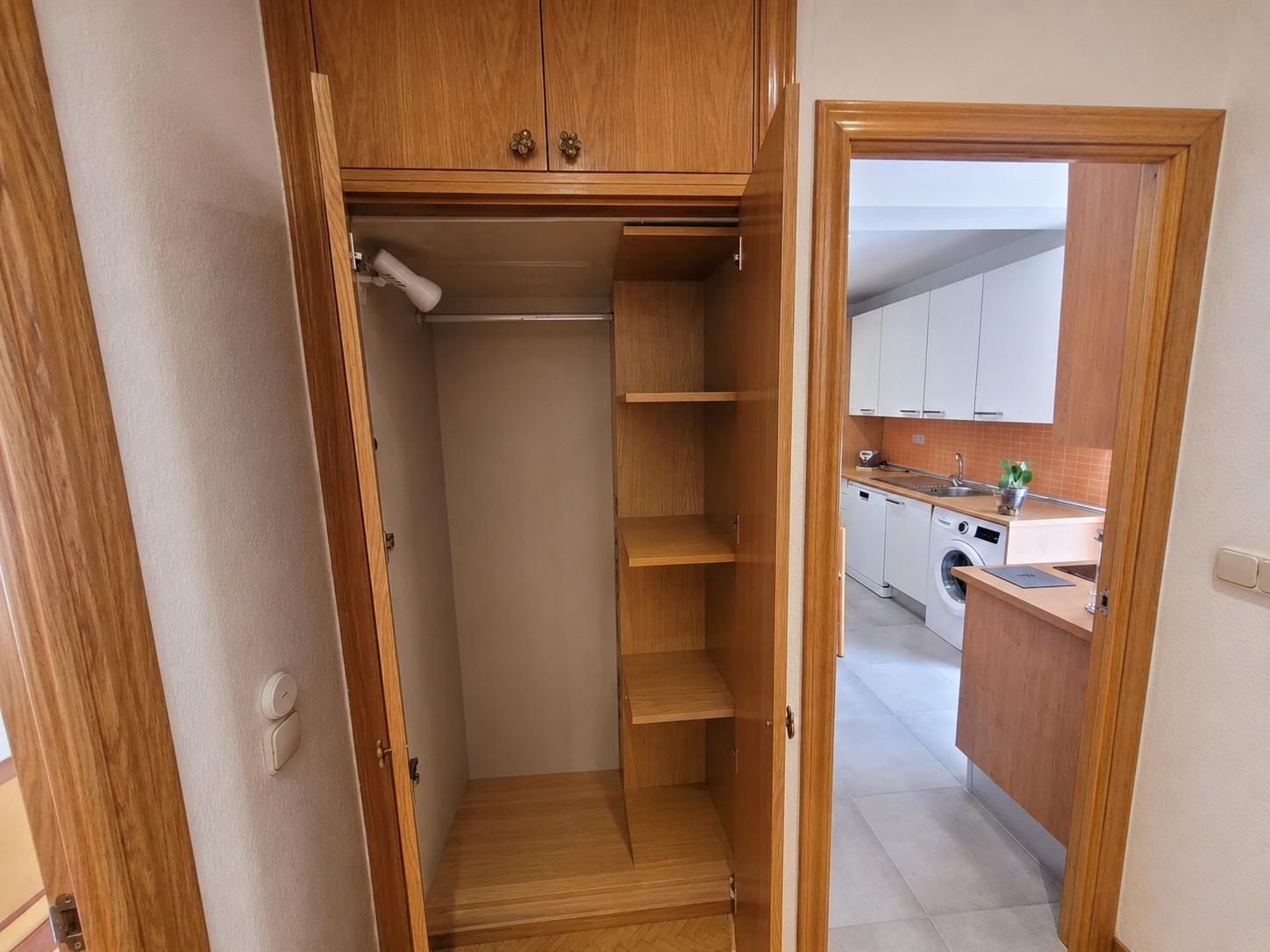 Piso en Venta con 4 habitaciones, 1 baño + aseo, trastero en Av. Virgen del Puerto junto a Madrid Rio