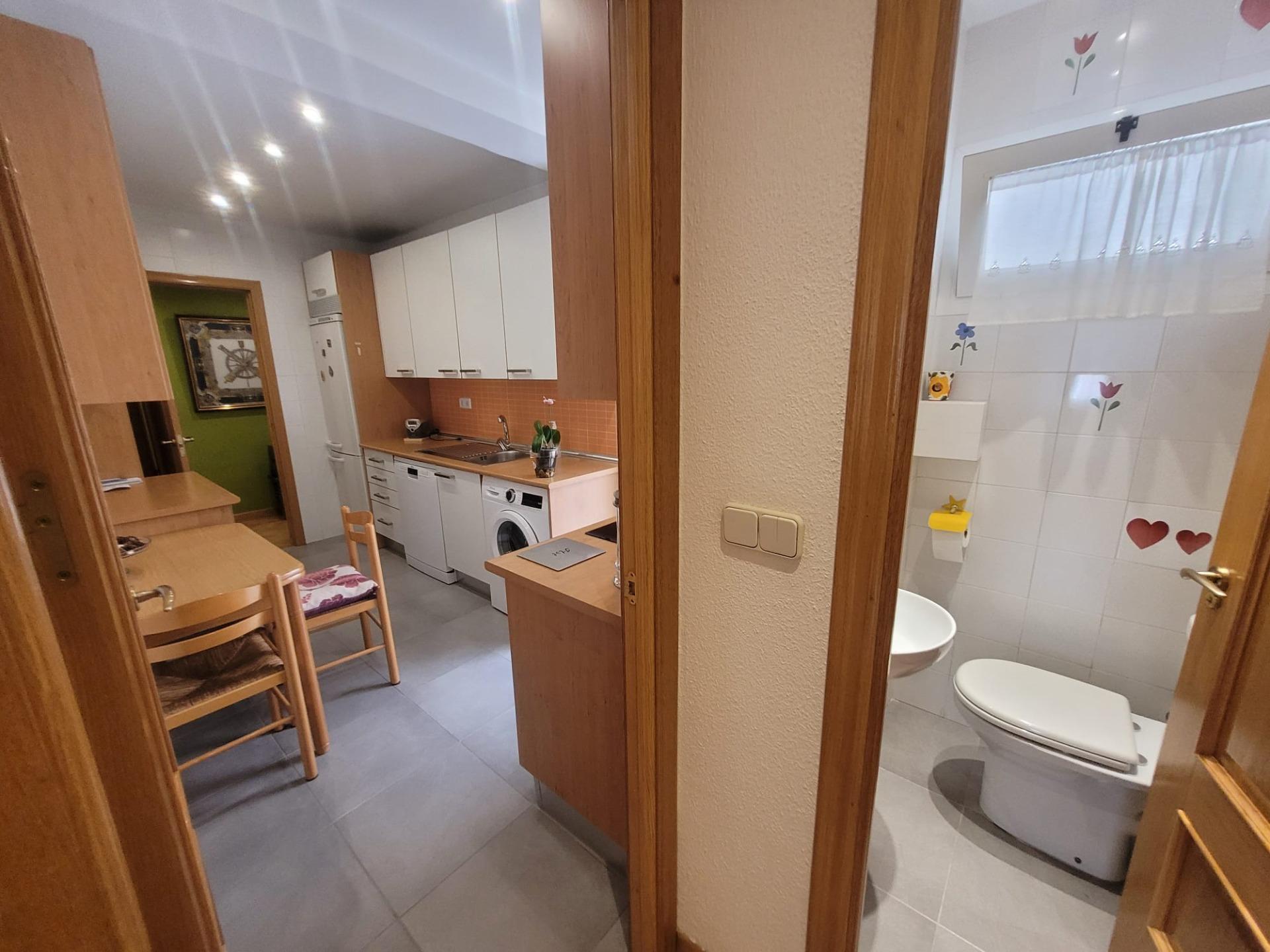Piso en Venta con 4 habitaciones, 1 baño + aseo, trastero en Av. Virgen del Puerto junto a Madrid Rio