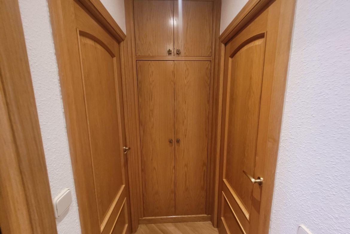 Piso en Venta con 4 habitaciones, 1 baño + aseo, trastero en Av. Virgen del Puerto junto a Madrid Rio