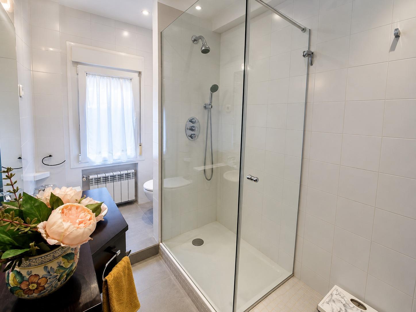 Piso en Venta con 4 habitaciones, 1 baño + aseo, trastero en Av. Virgen del Puerto junto a Madrid Rio