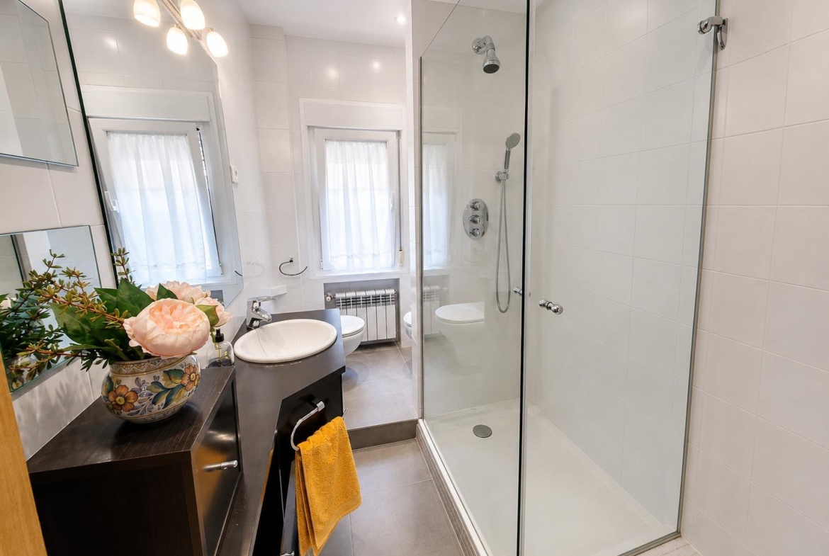Piso en Venta con 4 habitaciones, 1 baño + aseo, trastero en Av. Virgen del Puerto junto a Madrid Rio