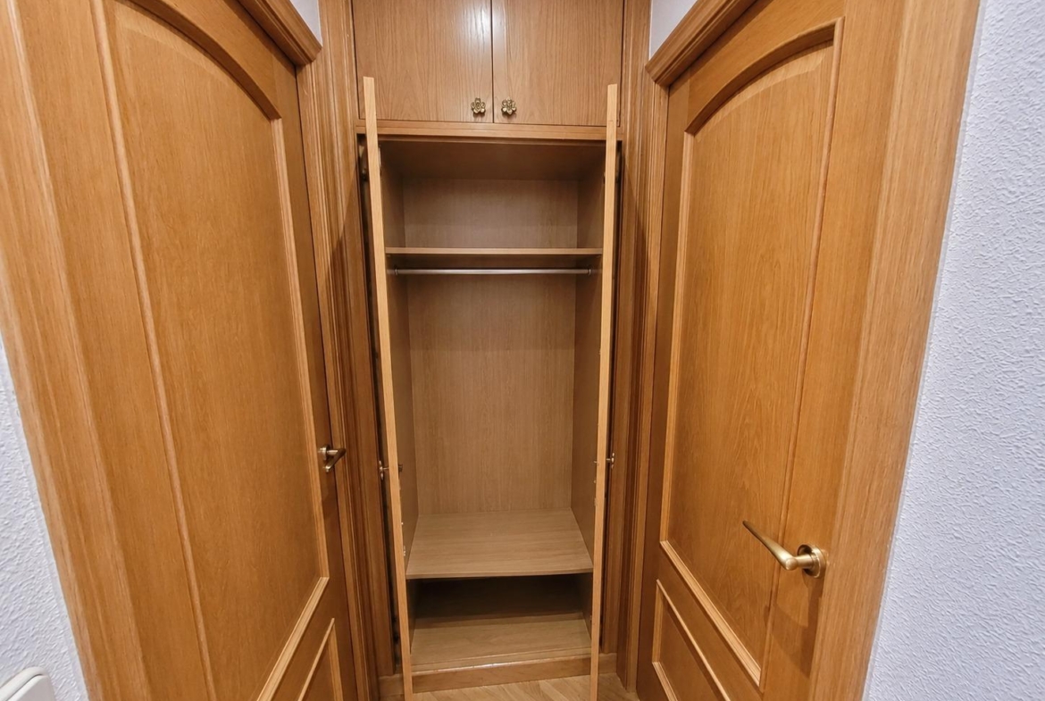 Piso en Venta con 4 habitaciones, 1 baño + aseo, trastero en Av. Virgen del Puerto junto a Madrid Rio
