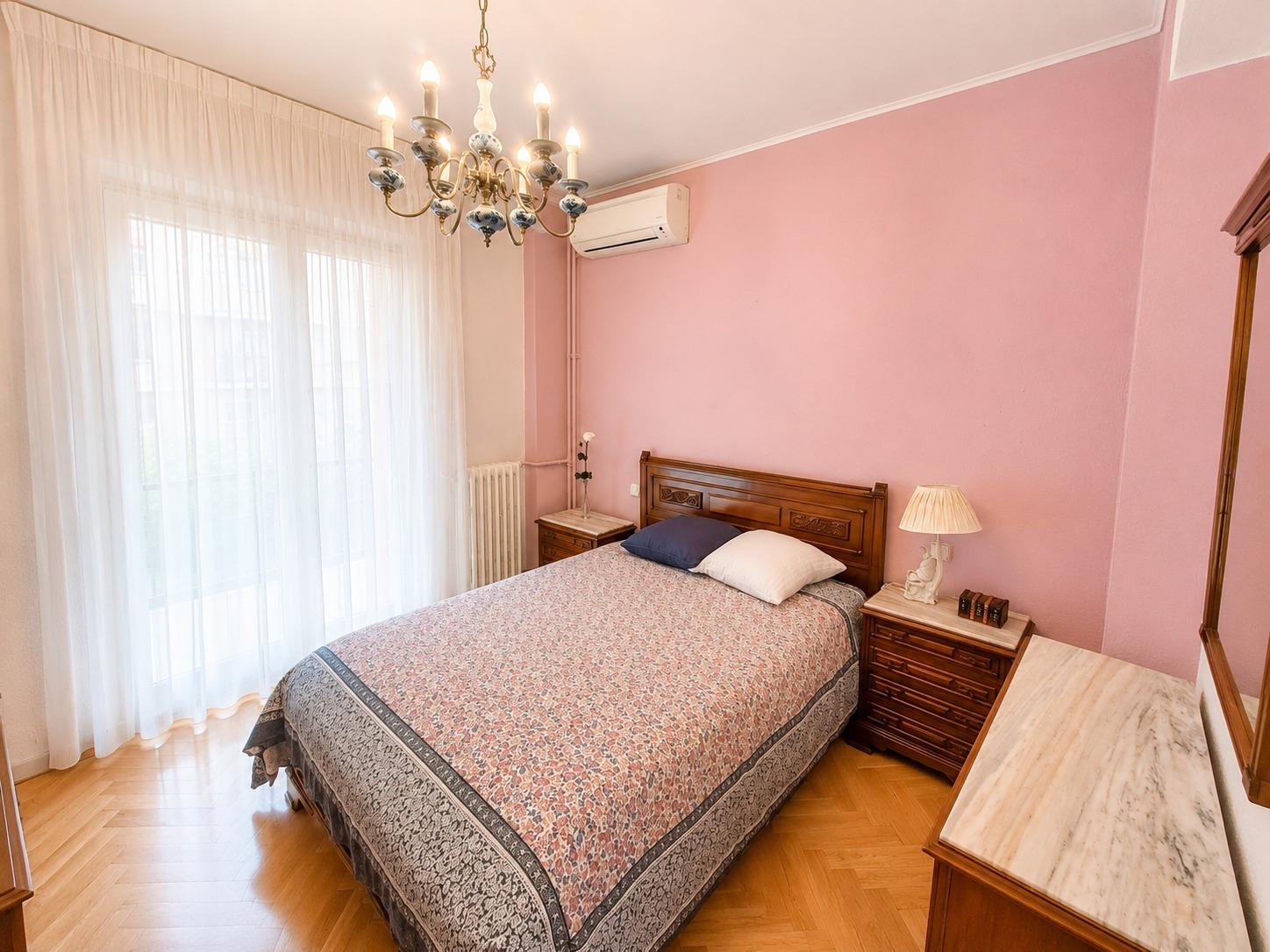 Piso en Venta con 4 habitaciones, 1 baño + aseo, trastero en Av. Virgen del Puerto junto a Madrid Rio