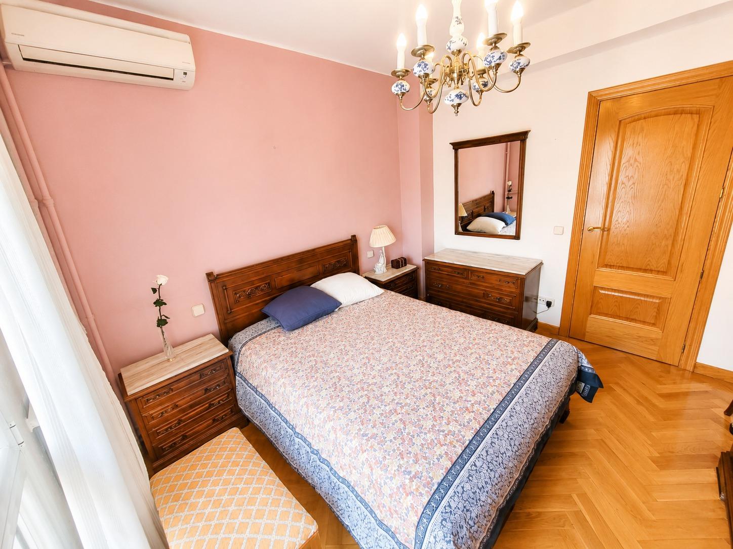 Piso en Venta con 4 habitaciones, 1 baño + aseo, trastero en Av. Virgen del Puerto junto a Madrid Rio