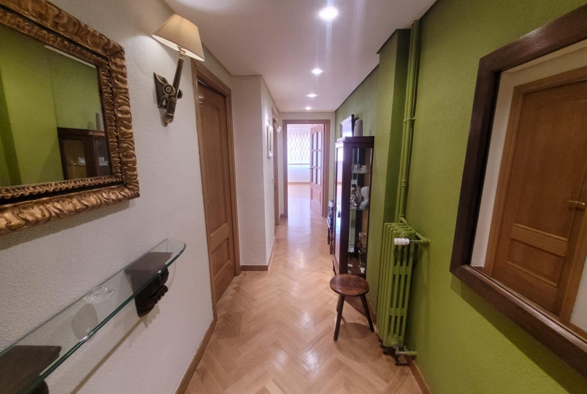 Piso en Venta con 4 habitaciones, 1 baño + aseo, trastero en Av. Virgen del Puerto junto a Madrid Rio