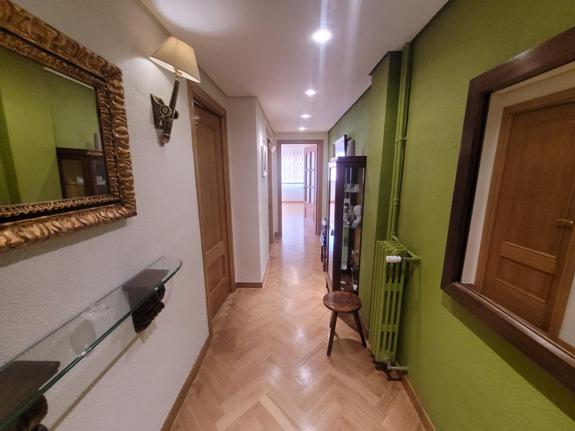 Piso en Venta con 4 habitaciones, 1 baño + aseo, trastero en Av. Virgen del Puerto junto a Madrid Rio