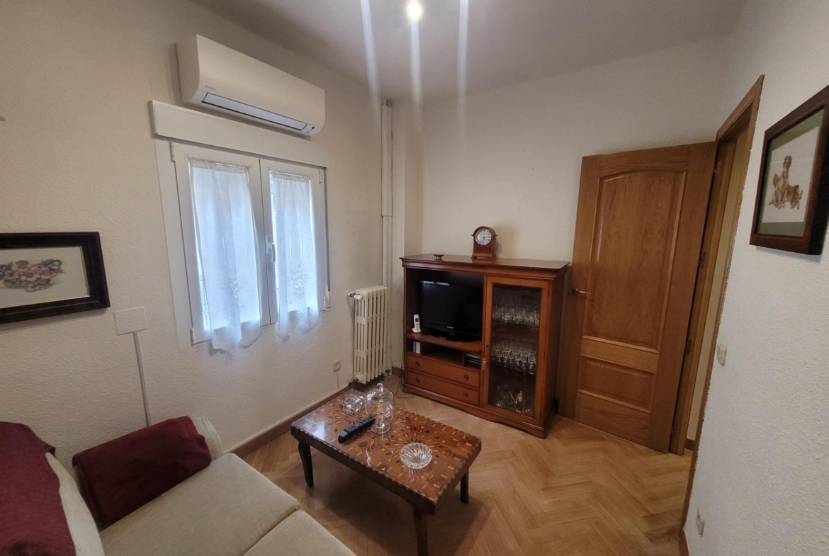Piso en Venta con 4 habitaciones, 1 baño + aseo, trastero en Av. Virgen del Puerto junto a Madrid Rio