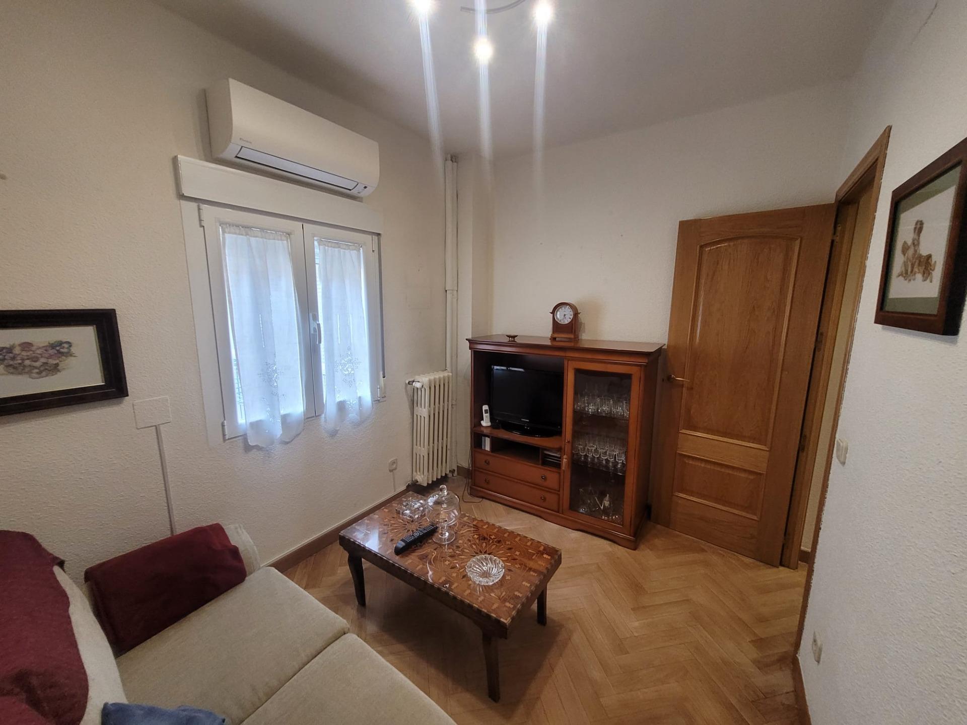 Piso en Venta con 4 habitaciones, 1 baño + aseo, trastero en Av. Virgen del Puerto junto a Madrid Rio