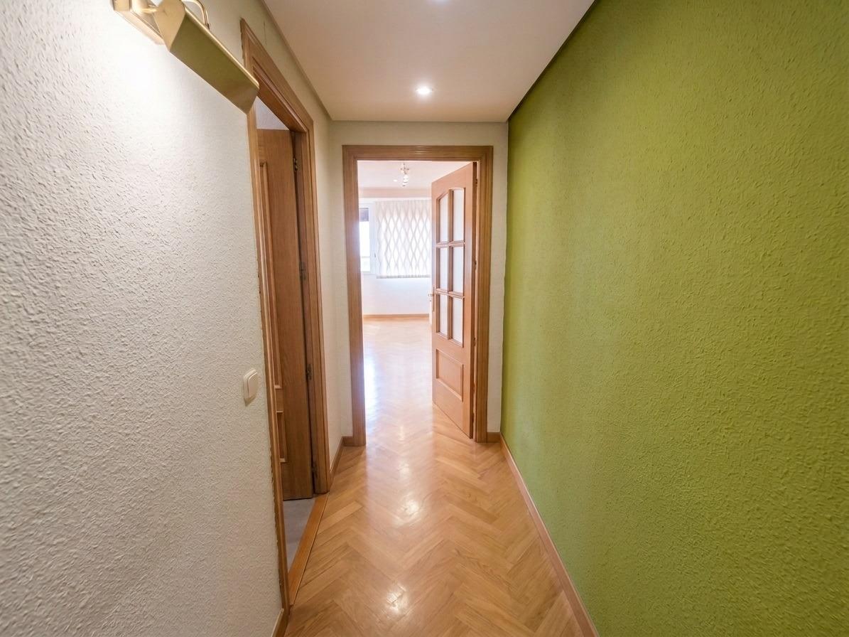 Piso en Venta con 4 habitaciones, 1 baño + aseo, trastero en Av. Virgen del Puerto junto a Madrid Rio