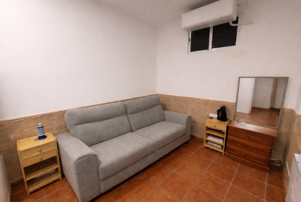 Venta Local en Aluche de 2 plantas de 134 m²