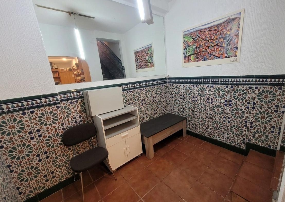Venta Local en Aluche de 2 plantas de 134 m²