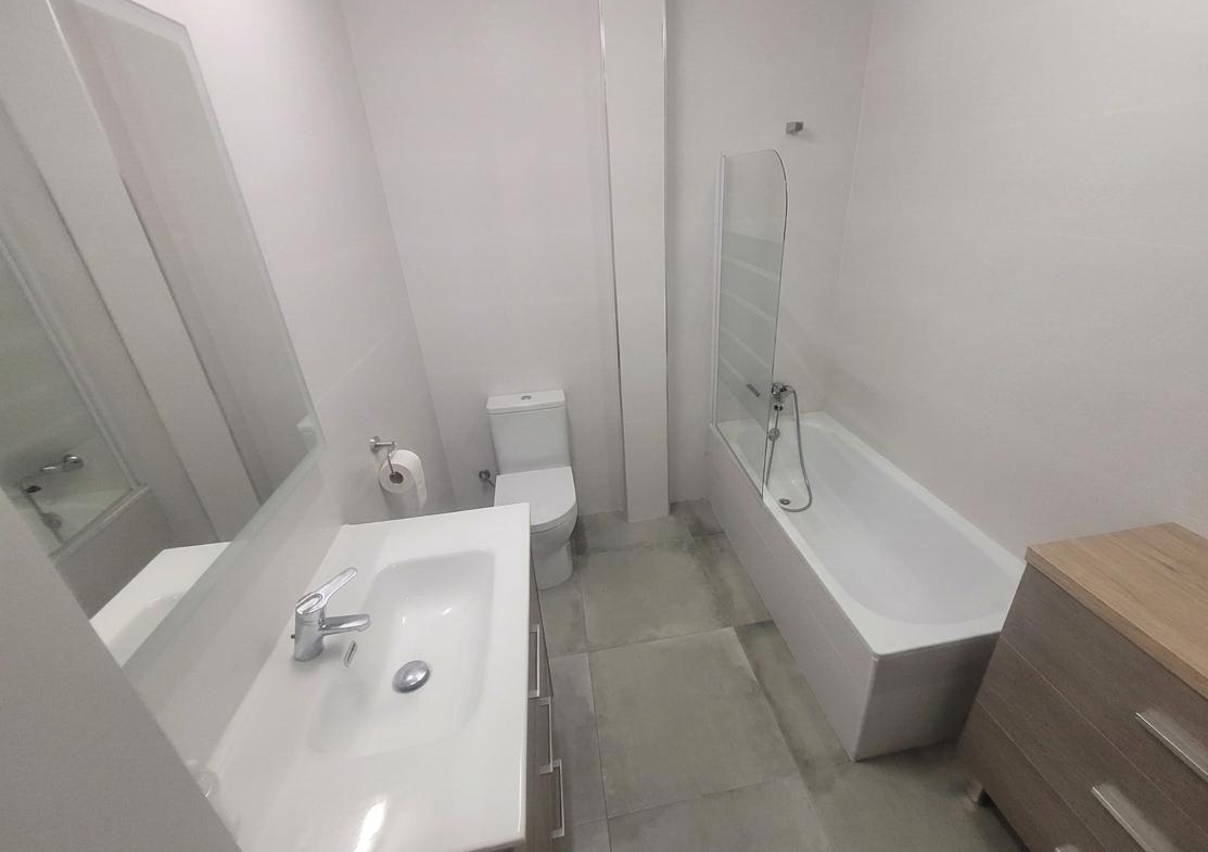 Venta Local en Aluche de 2 plantas de 134 m²