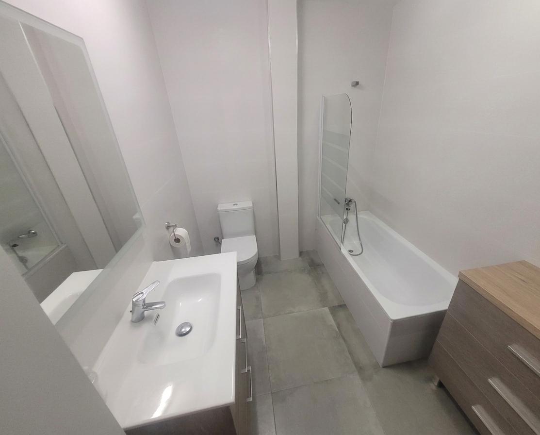 Venta Local en Aluche de 2 plantas de 134 m²