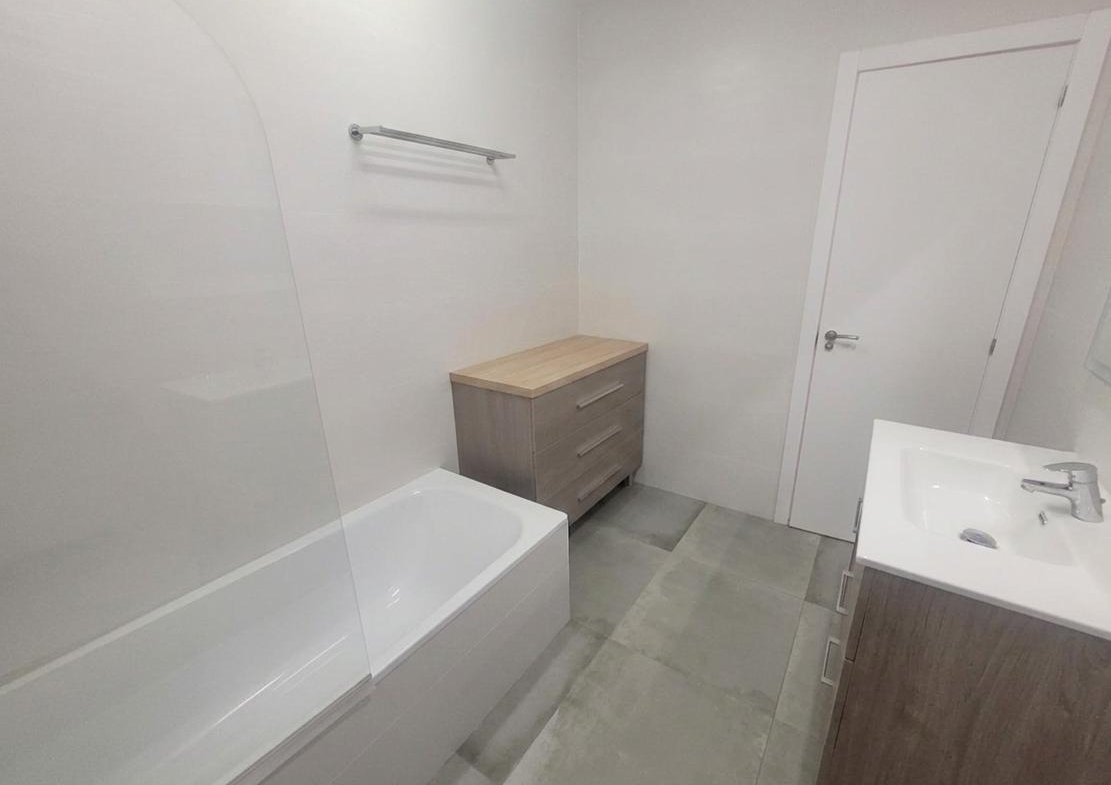 Venta Local en Aluche de 2 plantas de 134 m²