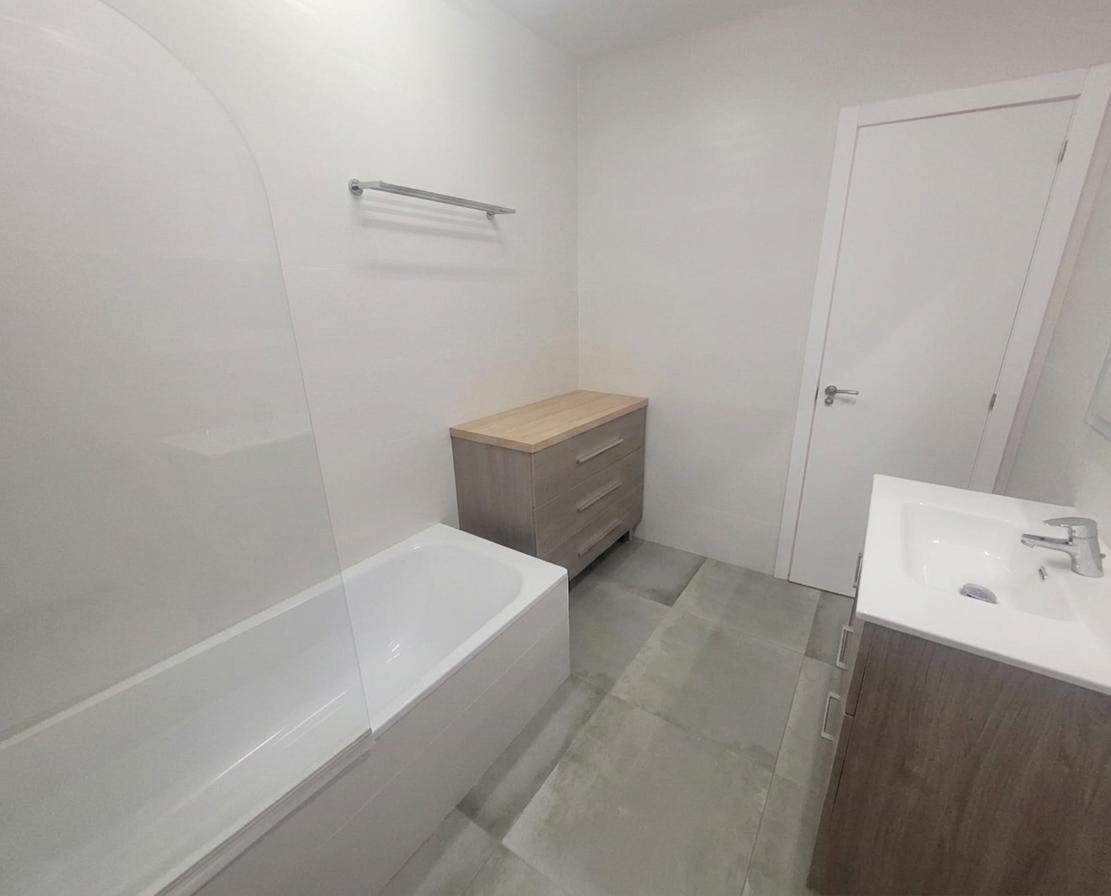 Venta Local en Aluche de 2 plantas de 134 m²