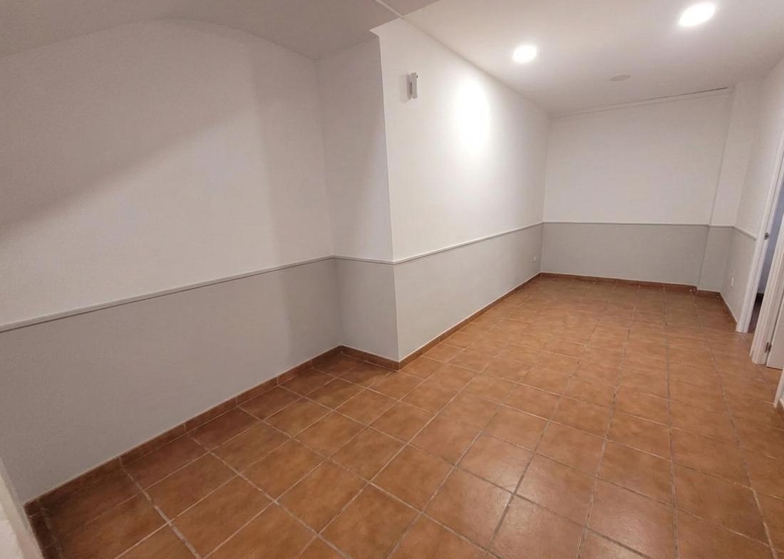Venta Local en Aluche de 2 plantas de 134 m²