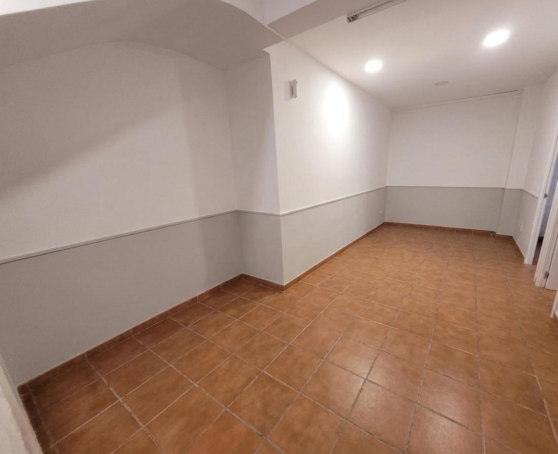 Venta Local en Aluche de 2 plantas de 134 m²