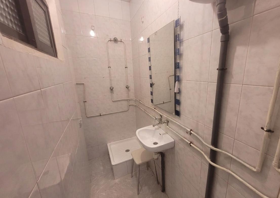 Venta Local en Aluche de 2 plantas de 134 m²