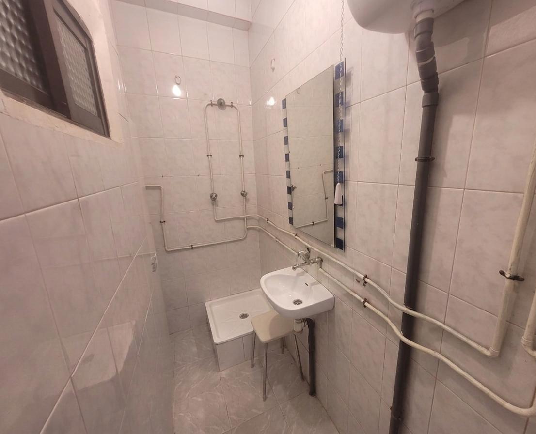 Venta Local en Aluche de 2 plantas de 134 m²
