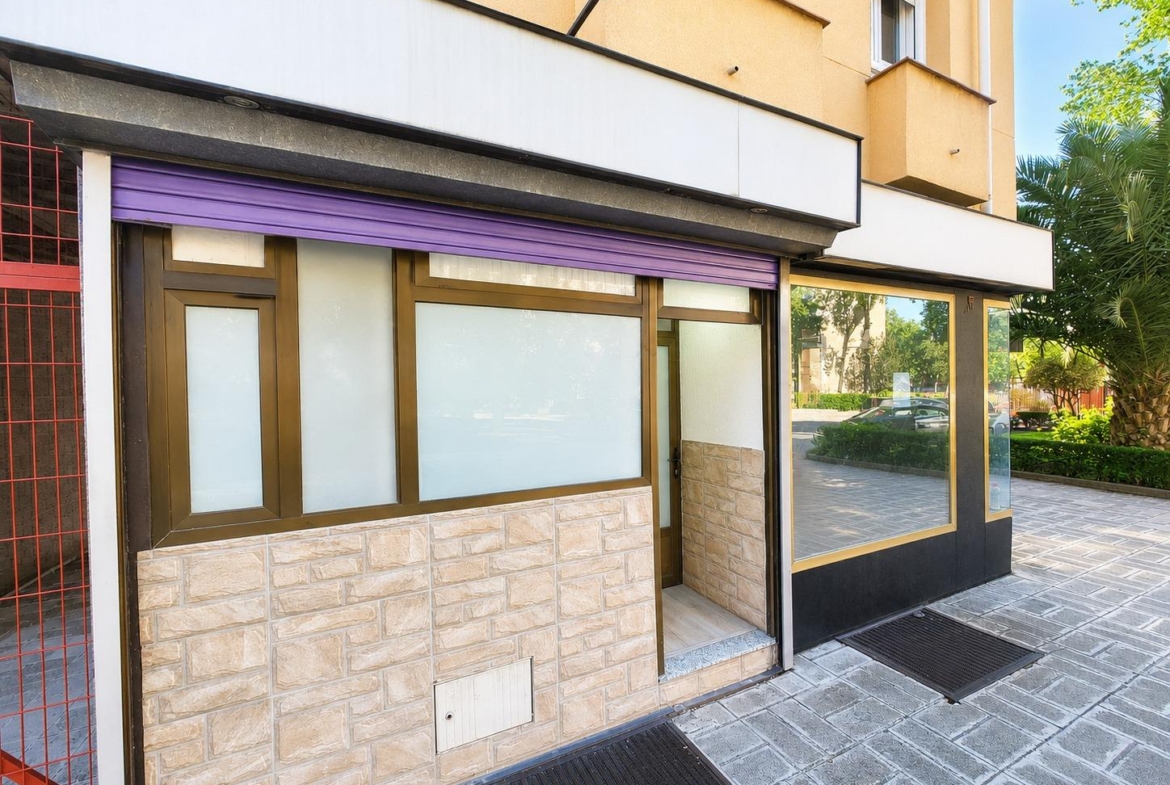 Venta Local en Aluche de 2 plantas de 134 m²