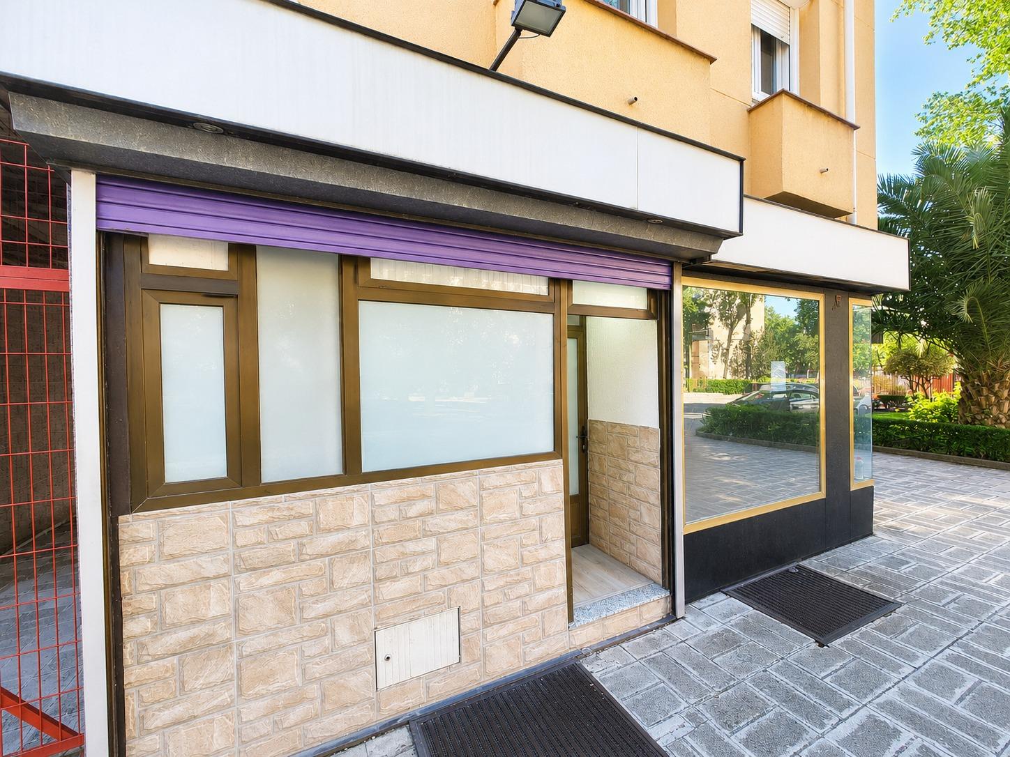 Venta Local en Aluche de 2 plantas de 134 m²