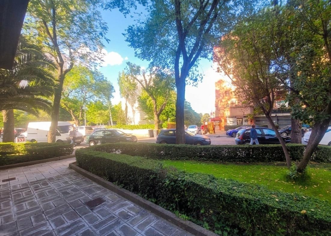 Venta Local en Aluche de 2 plantas de 134 m²