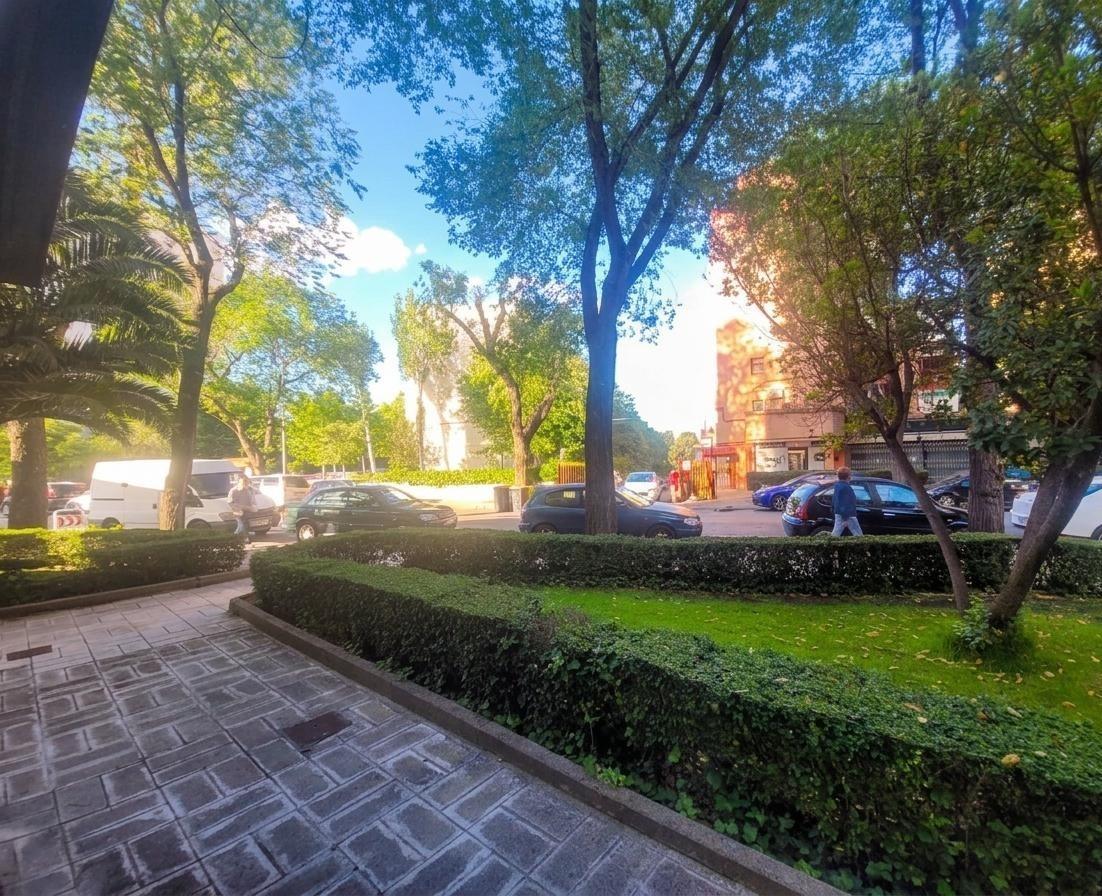 Venta Local en Aluche de 2 plantas de 134 m²
