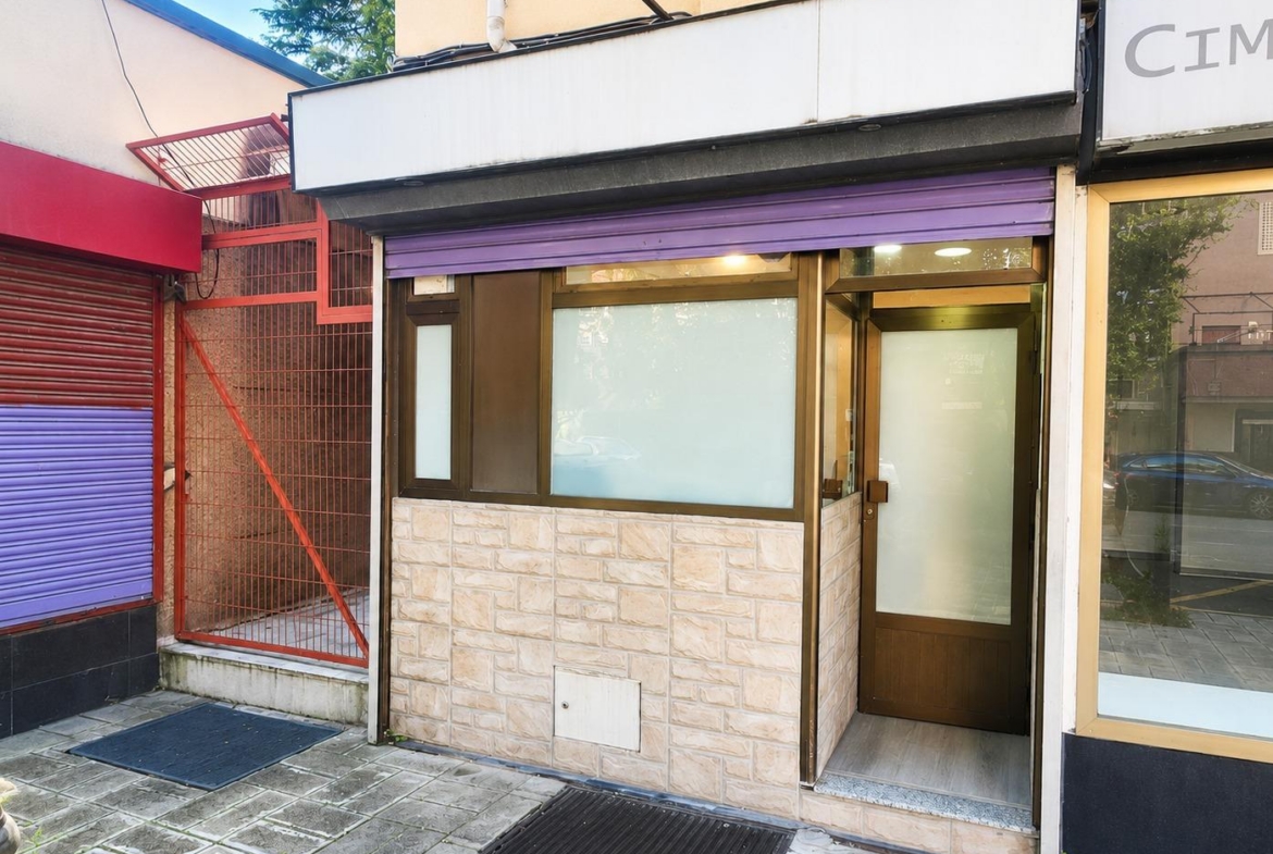 Venta Local en Aluche de 2 plantas de 134 m²