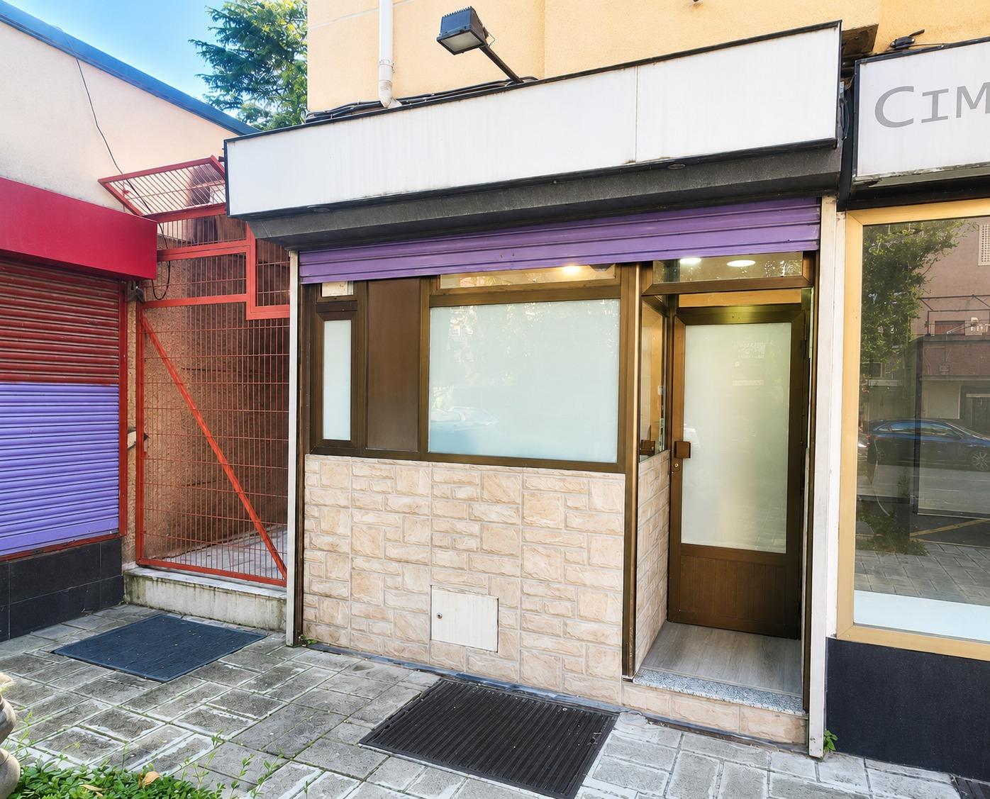 Venta Local en Aluche de 2 plantas de 134 m²