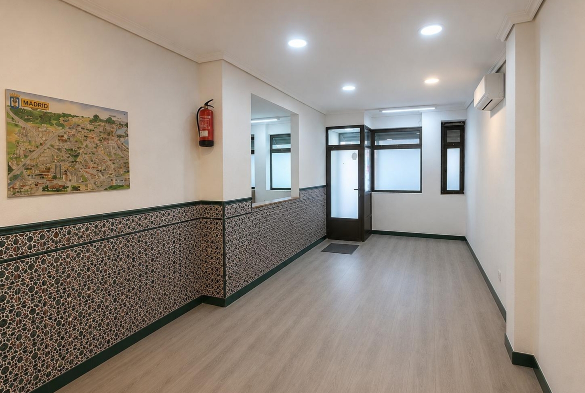 Venta Local en Aluche de 2 plantas de 134 m²