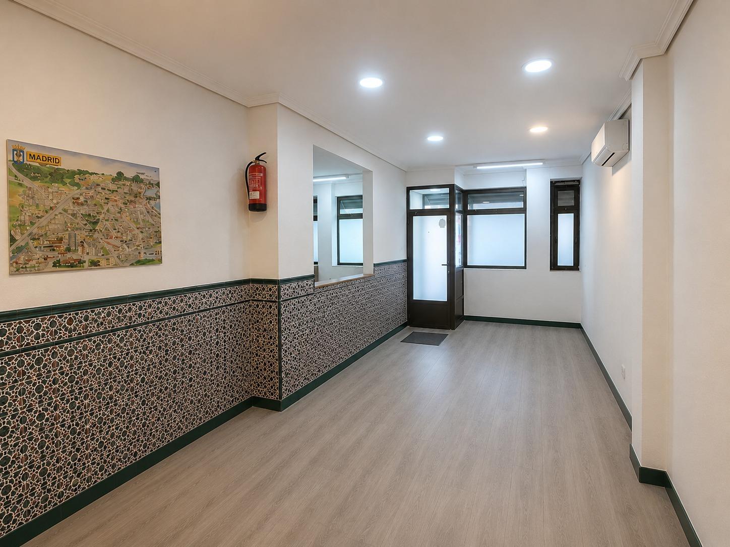 Venta Local en Aluche de 2 plantas de 134 m²