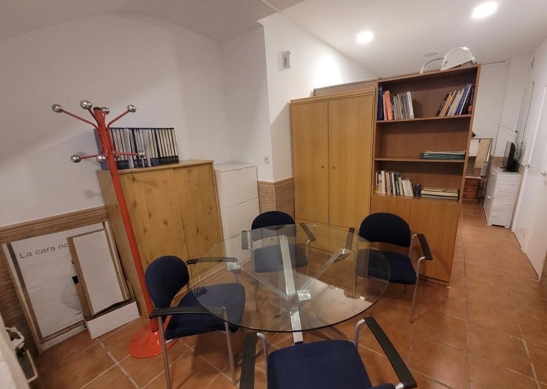 Venta Local en Aluche de 2 plantas de 134 m²