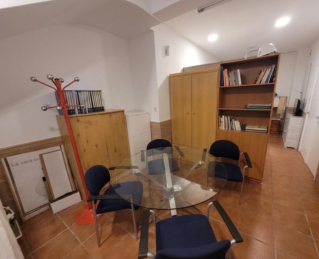 Venta Local en Aluche de 2 plantas de 134 m²