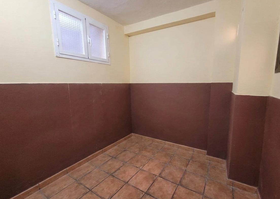 Venta Local en Aluche de 2 plantas de 134 m²