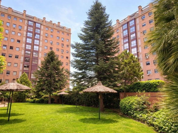 Venta Piso 4 hab., 2 baños y Garaje en Av. Poblados