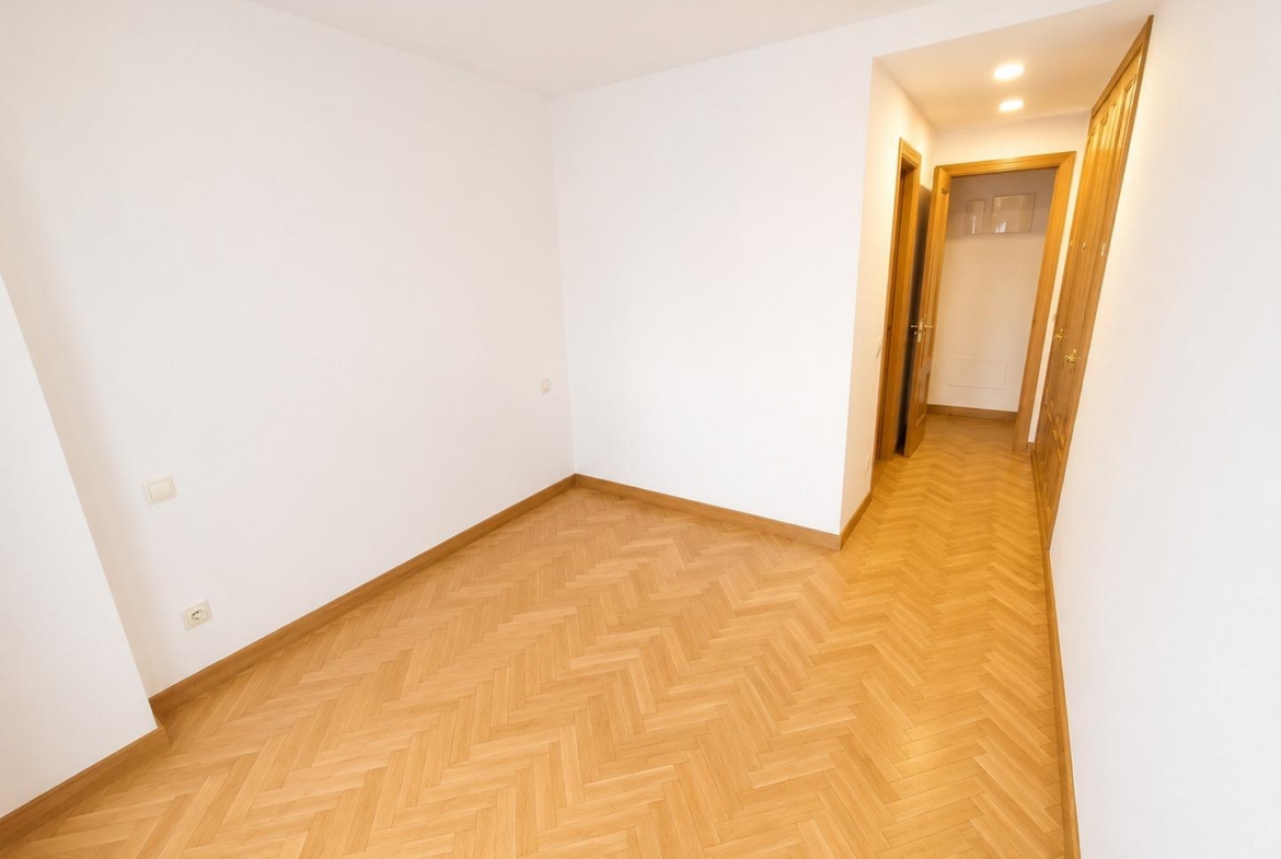 Venta Piso 4 hab., 2 baños y Garaje en Av. Poblados