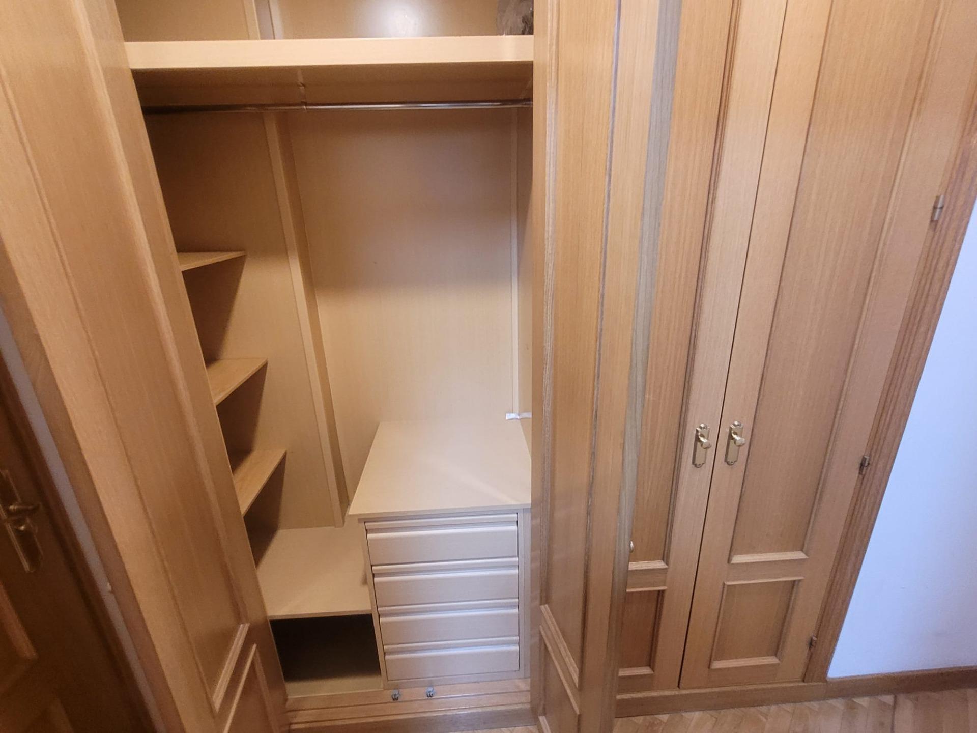 Venta Piso 4 hab., 2 baños y Garaje en Av. Poblados