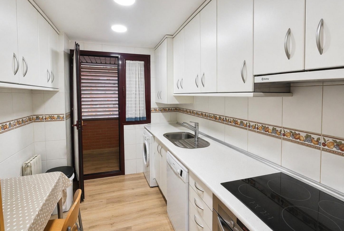 Venta Piso 4 hab., 2 baños y Garaje en Av. Poblados