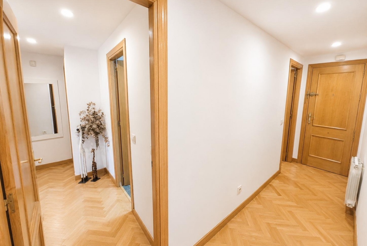 Venta Piso 4 hab., 2 baños y Garaje en Av. Poblados